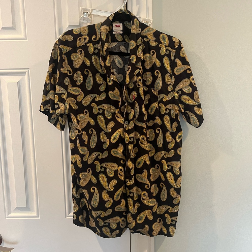 Levi’s casual bottom down shirt